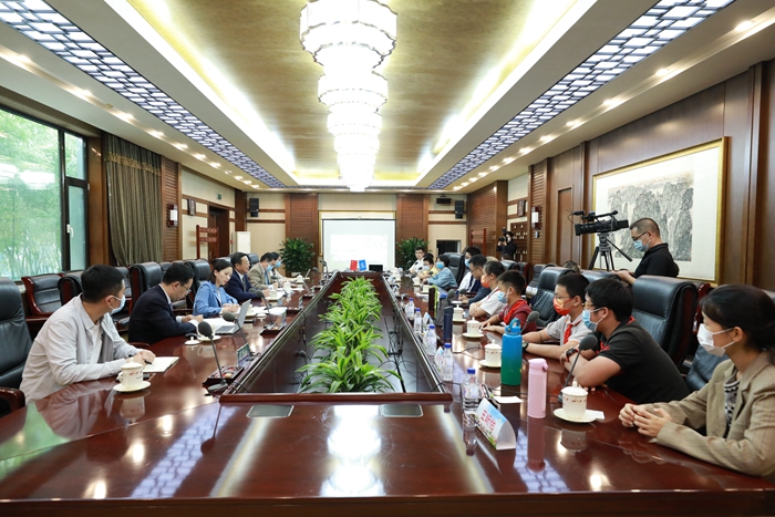 李金祥会见联合国儿童基金会粮食系统青少年代表团